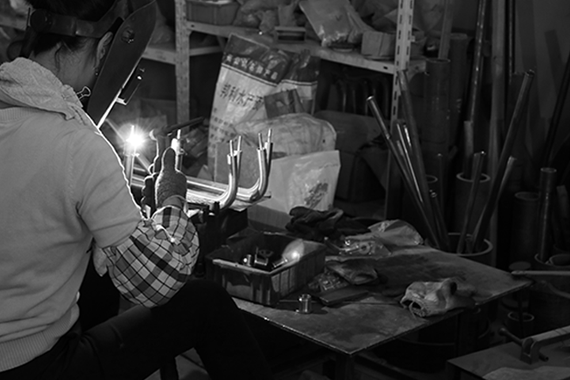 小作坊形式的生產車間，臟、亂、差